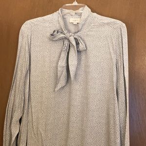 L/S gray Loft top with tie bow & white polka dots